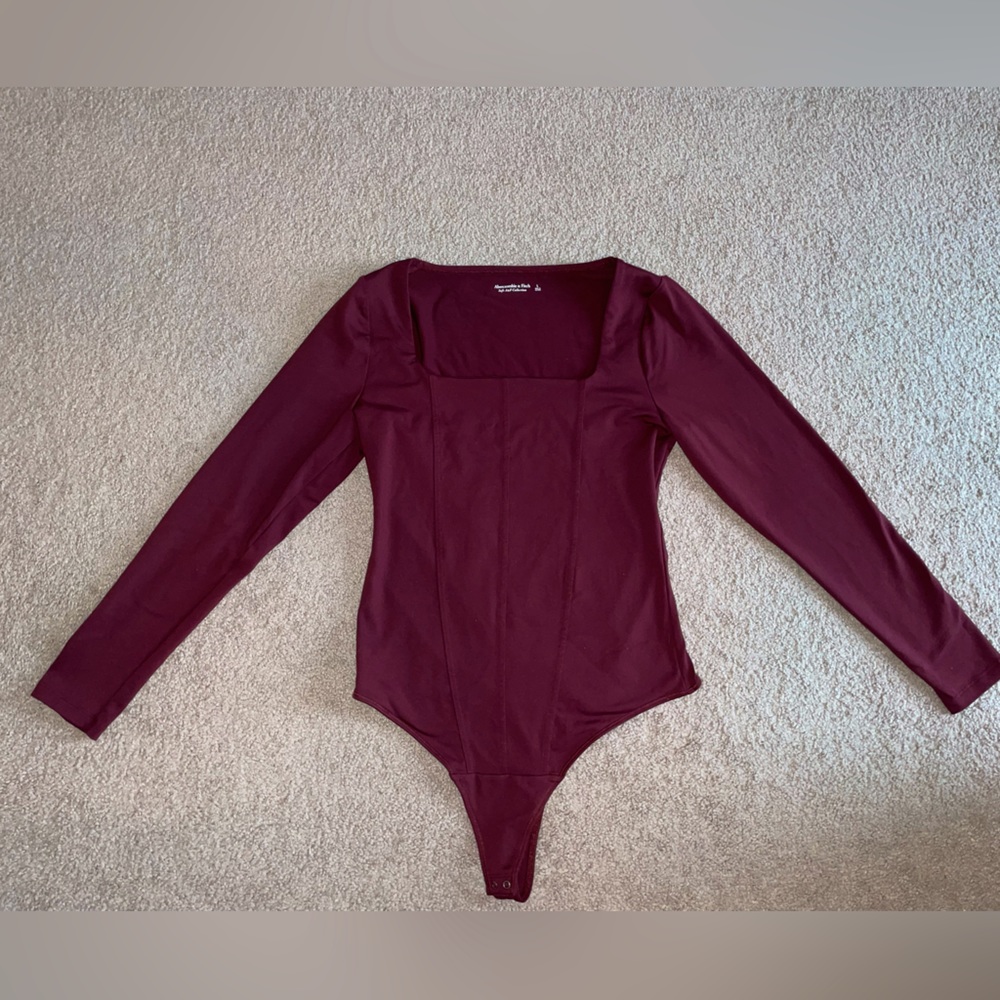Maroon Abercrombie & Fitch long sleeve bodysuit ✨